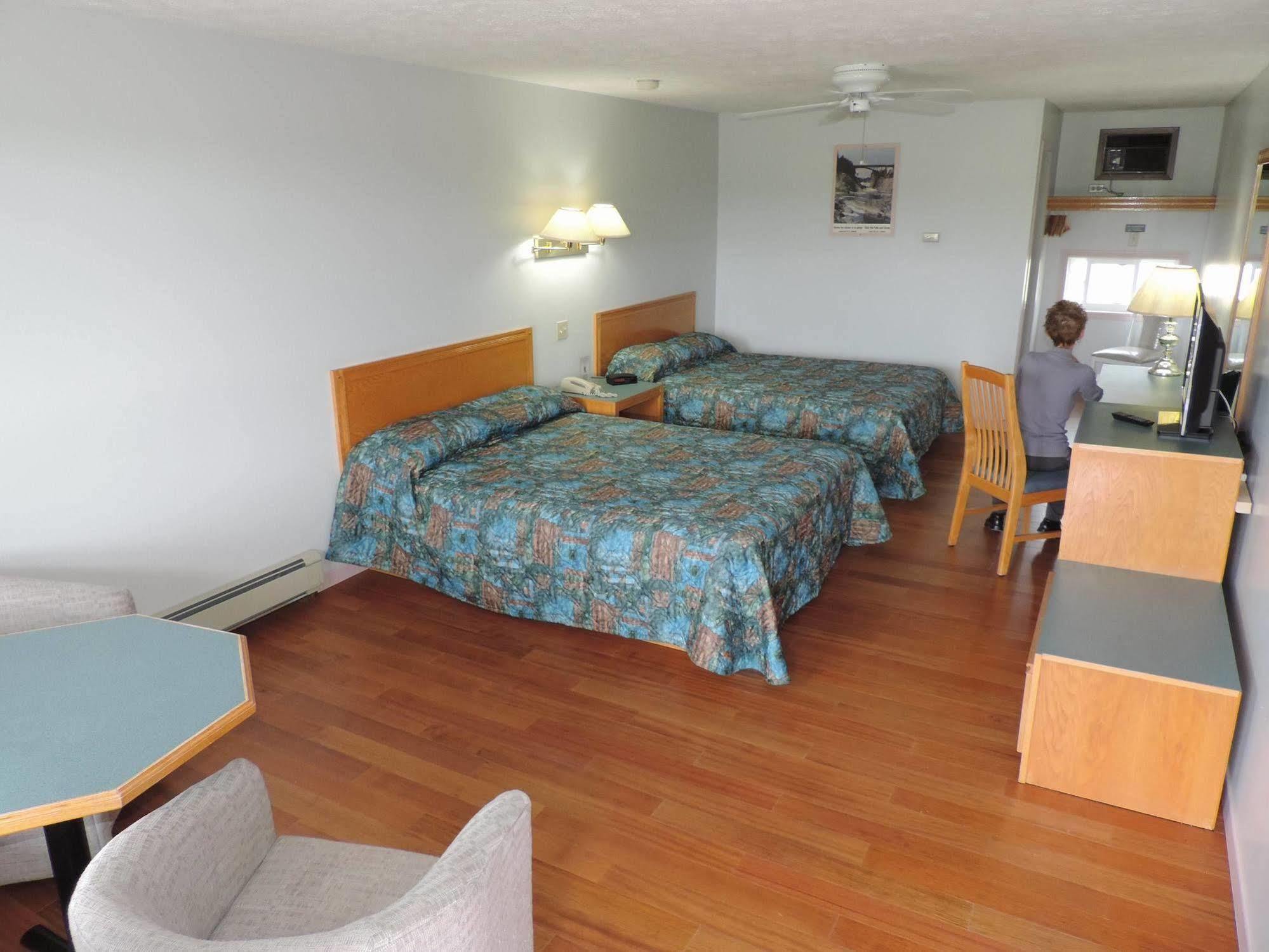 Motel Leo Grand Falls Exterior foto