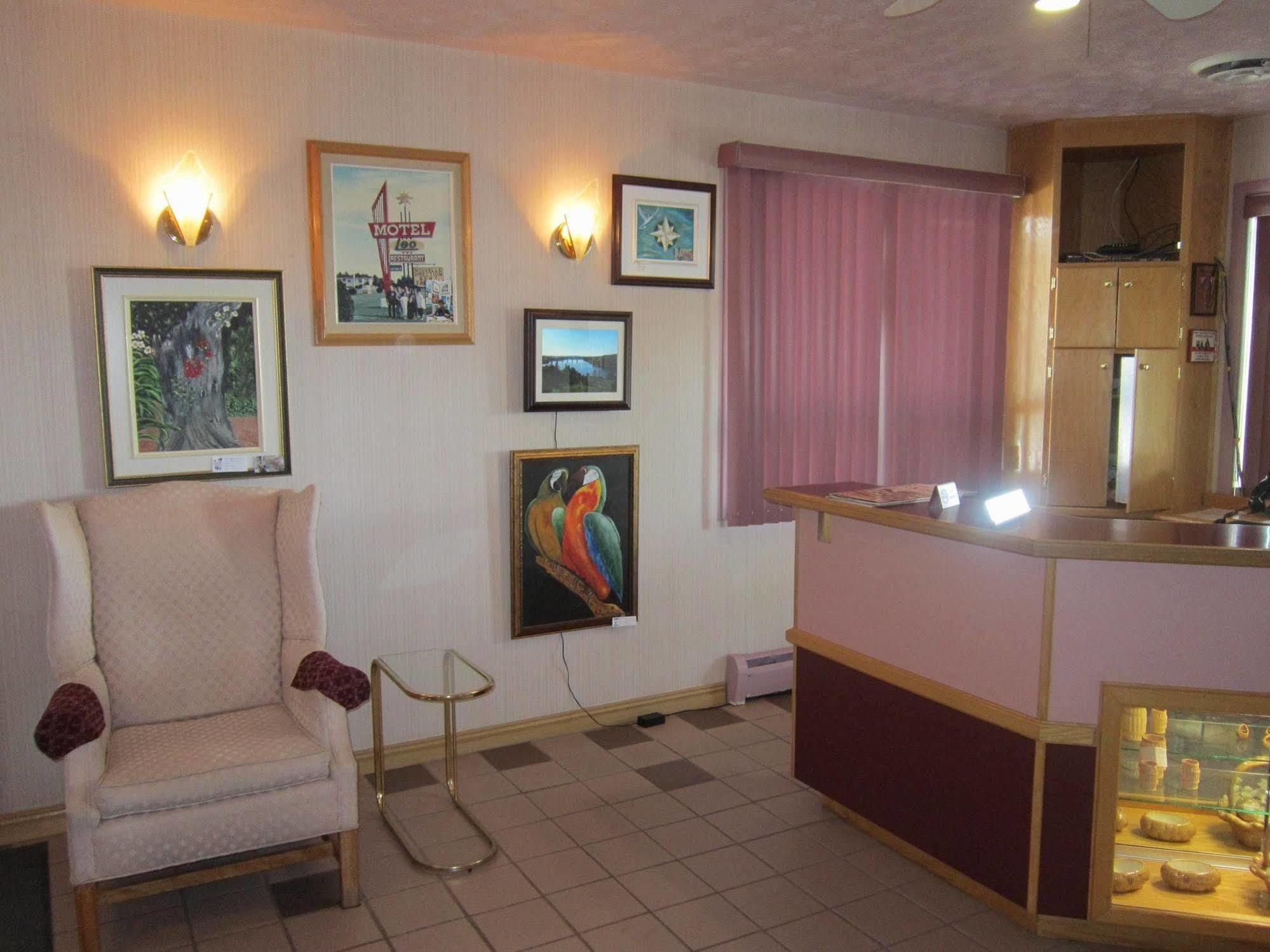 Motel Leo Grand Falls Exterior foto
